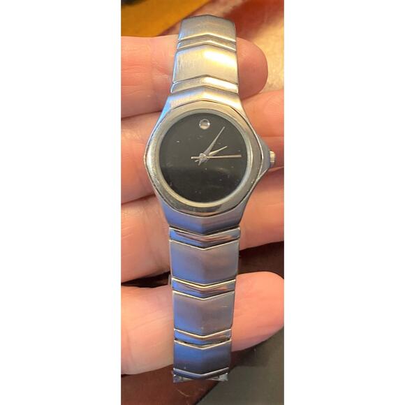 Women's 28mm Silver tone Watch, Black Face, Minimalist Style - Picture 1 of 3